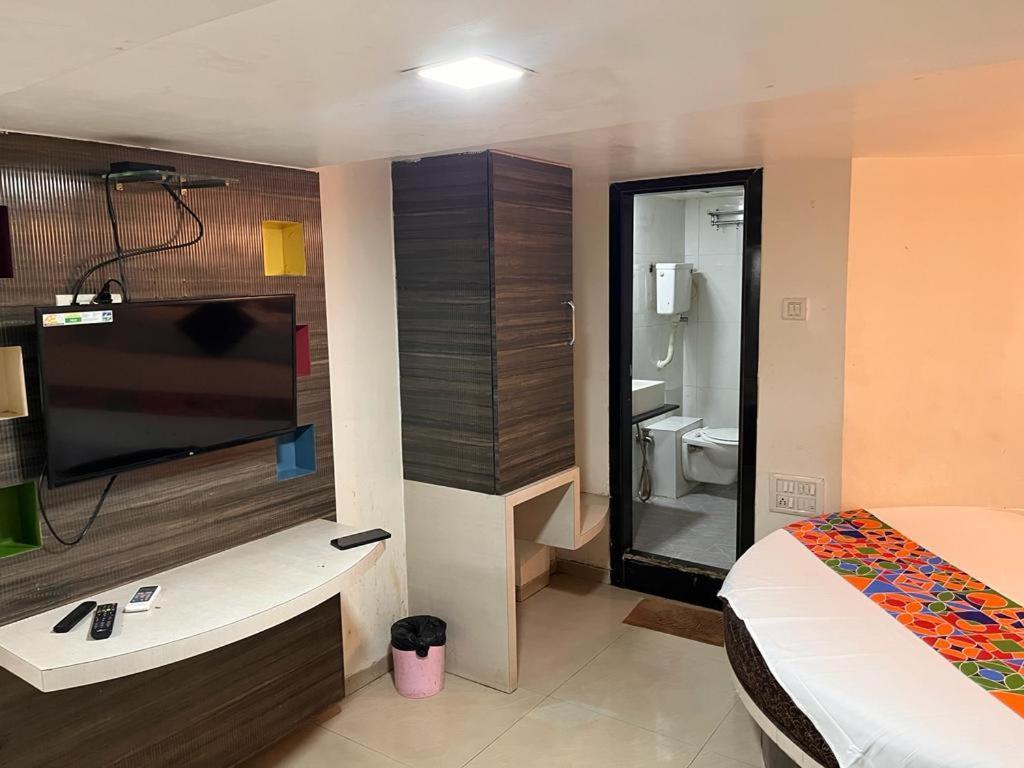 Hotel Havana Mumbai Exteriör bild