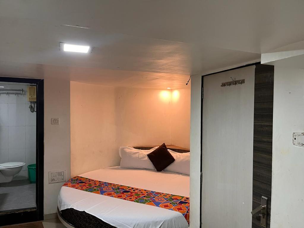 Hotel Havana Mumbai Exteriör bild