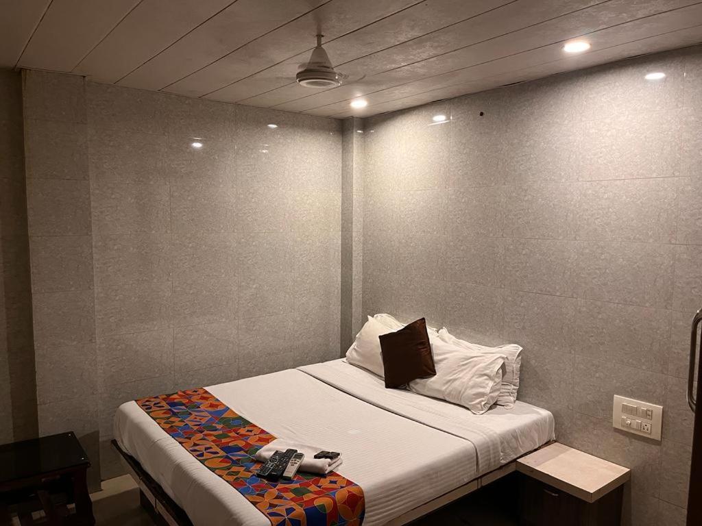 Hotel Havana Mumbai Exteriör bild