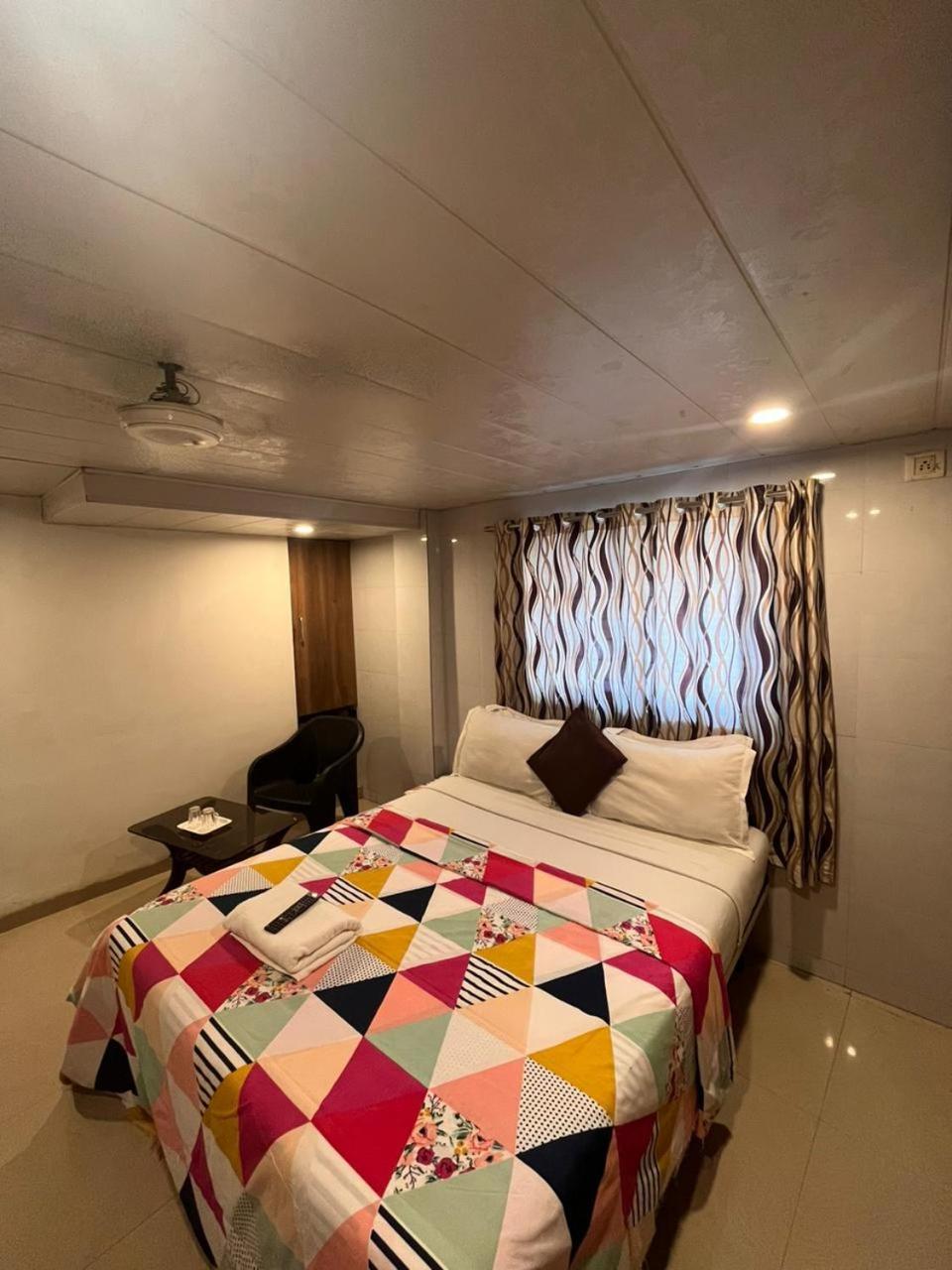 Hotel Havana Mumbai Exteriör bild